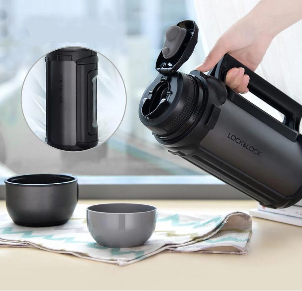 Lock&Lock Thermoskan - Isoleerkan - Thee En Koffie - Lekvrij - 1,5 Liter - RVS - Inklapbaar Handvat - Zwart 4 Lock&Lock Thermoskan - Isoleerkan - Thee En Koffie - Lekvrij - 1,5 Liter - RVS - Inklapbaar Handvat - Zwart - Image 4