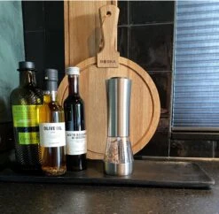 KROMS Peper En Zoutmolen Set - Peper En Zoutmolen Set Elektrisch -2 In 1 - Instelbare Maalgraad - Pepermolen - Zoutmolen - Peper En Zoutmolen Elektrisch 12 KROMS Peper En Zoutmolen Set - Peper En Zoutmolen Set Elektrisch -2 In 1 - Instelbare Maalgraad - Pepermolen - Zoutmolen - Peper En Zoutmolen Elektrisch -Beste Keuken Serie Winkel 1200x1176