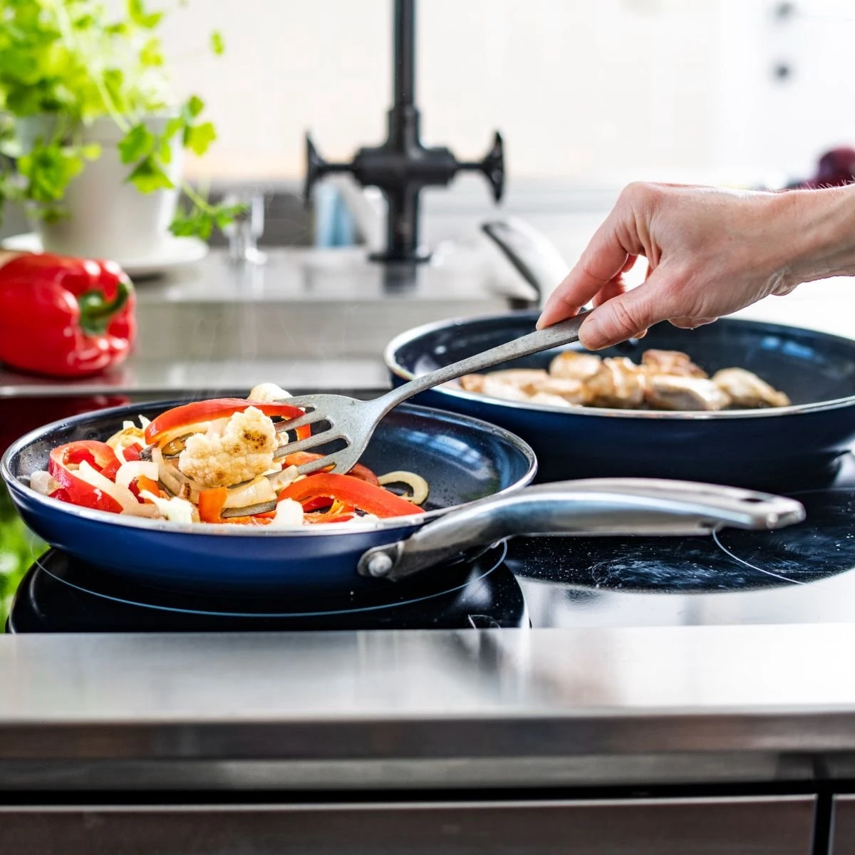 Blue Diamond, Keramische Koekenpan Verrijkt Met Diamantdeeltjes – Inductie Koekenpan Ø 24 Cm – PFAS En PHOA Vrij 3 Blue Diamond, Keramische Koekenpan Verrijkt Met Diamantdeeltjes – Inductie Koekenpan Ø 24 Cm – PFAS En PHOA Vrij - Image 3