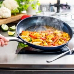 Blue Diamond, Keramische Koekenpan Verrijkt Met Diamantdeeltjes – Inductie Koekenpan Ø 28 Cm – PFAS En PHOA Vrij -Beste Keuken Serie Winkel 1200x1200 180