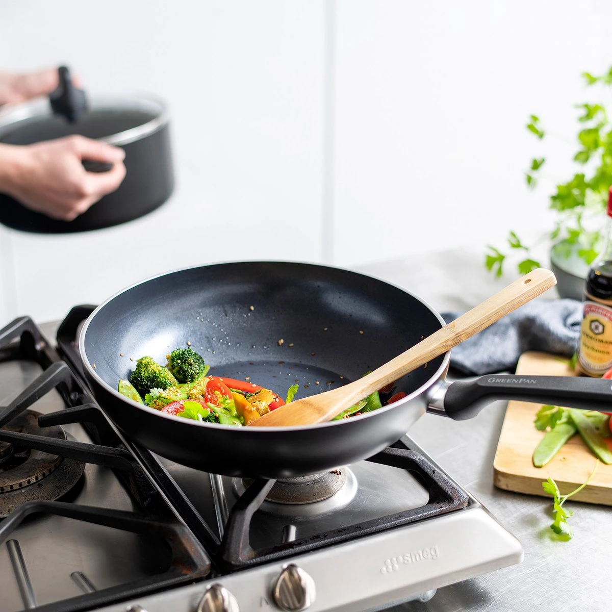 GreenPan Memphis Keramische Wokpan - Ø 28 Cm - PFAS-vrij 7 GreenPan Memphis Keramische Wokpan - Ø 28 Cm - PFAS-vrij - Image 7
