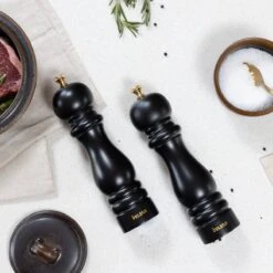 Deleca Luxe Peper En Zoutmolen Set - Met Geschenkdoos - Zout / Pepermolen - Rubberhout - Zwart & Goud -Beste Keuken Serie Winkel 1200x1200 561