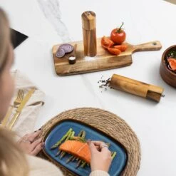 Deleca Luxe Peper En Zoutmolen Set - Zout / Pepermolen - Handmatig - Met Navul Lepel & Geschenkdoos - Acacia Hout - Rond -Beste Keuken Serie Winkel 1200x1200 570