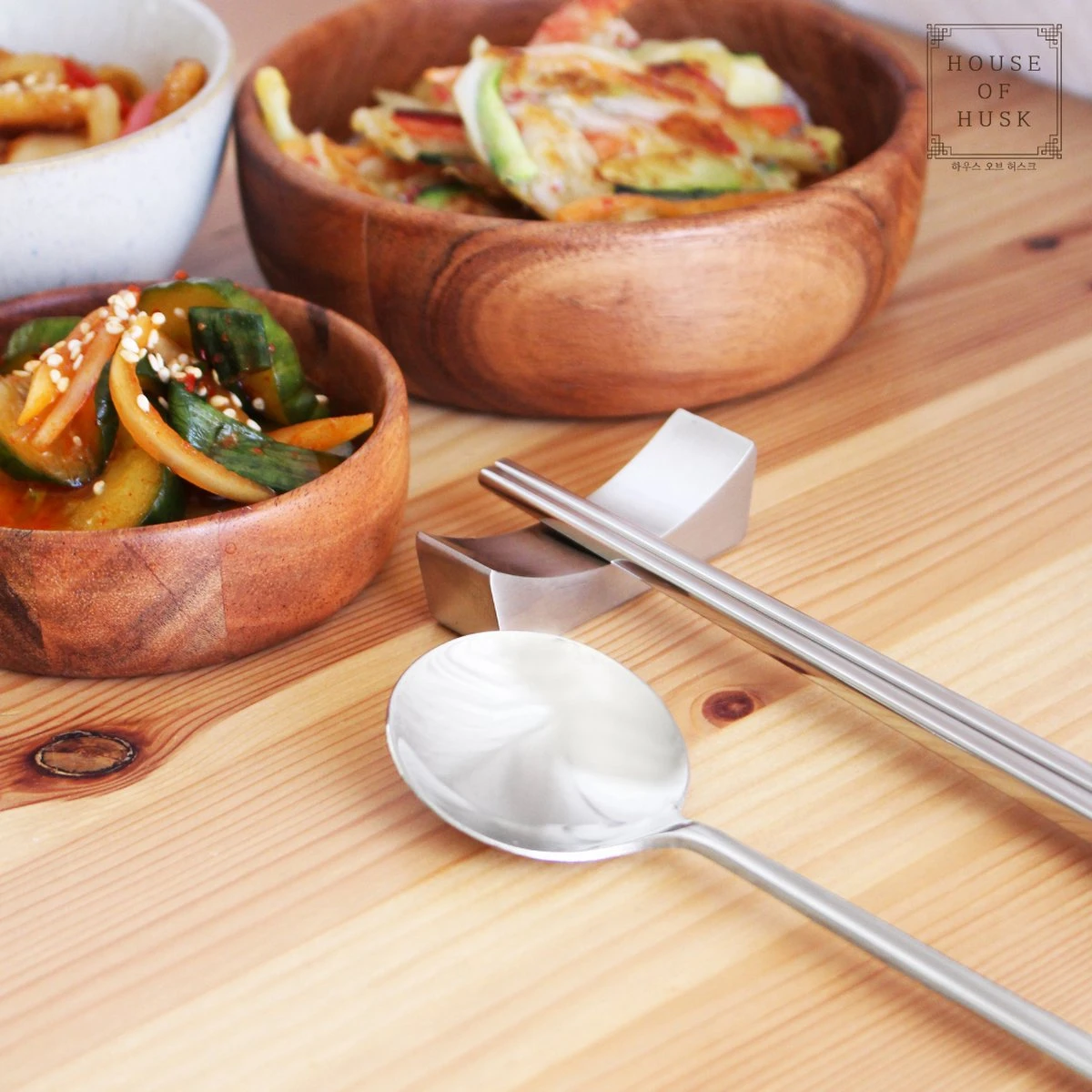 House Of Husk 1 Persoons Chopstick Lepel Set - 1 Paar Metalen Koreaanse Eetstokjes - Inclusief Eetlepel En Houder - RVS - Metaal - Eetstokjes - Koreaans - Vaatwasserbestendig - Sushi Chopsticks - Noodles - Zilver 3 House Of Husk 1 Persoons Chopstick Lepel Set - 1 Paar Metalen Koreaanse Eetstokjes - Inclusief Eetlepel En Houder - RVS - Metaal - Eetstokjes - Koreaans - Vaatwasserbestendig - Sushi Chopsticks - Noodles - Zilver - Image 3