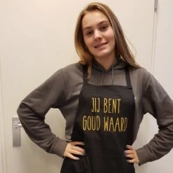 Keukenschort Met Grappige Tekst Bedrukt Cadeau Jij Bent Goud Waard| Katoenen Barbecueschort Keuken BBQ Schort Kookschort Kokschort | Opa Oma Mama Papa Juf Meester Bedanken Collega Vriendin Juffendag Vaderdag Moederdag Verjaardag Man Vrouw 5 Keukenschort Met Grappige Tekst Bedrukt Cadeau Jij Bent Goud Waard| Katoenen Barbecueschort Keuken BBQ Schort Kookschort Kokschort | Opa Oma Mama Papa Juf Meester Bedanken Collega Vriendin Juffendag Vaderdag Moederdag Verjaardag Man Vrouw -Beste Keuken Serie Winkel 1200x1200 9
