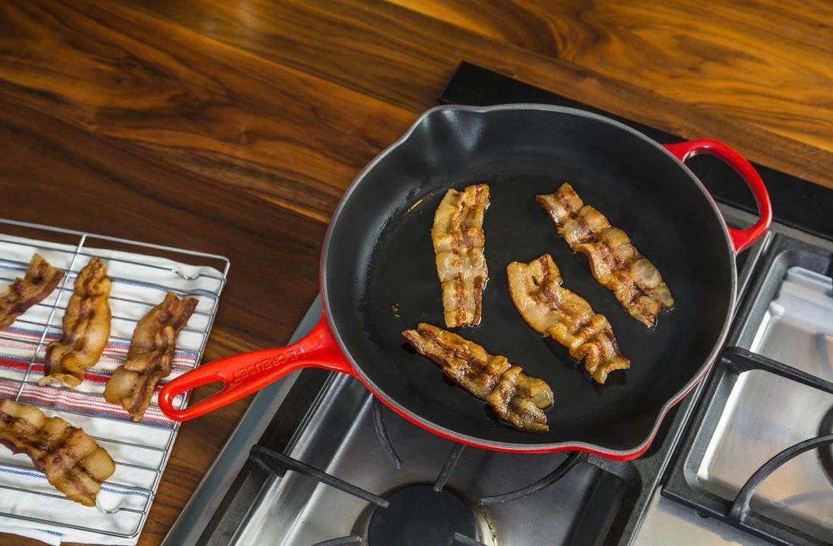 Le Creuset - Gietijzeren Ronde Skillet In Kersenrood 23cm 5 Le Creuset - Gietijzeren Ronde Skillet In Kersenrood 23cm - Image 5