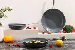 Swiss Pro+ - Koekenpannenset - 3 Delig - Keramisch - Inductie - Milieuvriendelijk - PFAS - PFOA Vrij - Sapphire Green 18 Swiss Pro+ - Koekenpannenset - 3 Delig - Keramisch - Inductie - Milieuvriendelijk - PFAS - PFOA Vrij - Sapphire Green -Beste Keuken Serie Winkel 1200x799 20