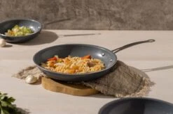 Swiss Pro+ - Koekenpannenset - 3 Delig - Keramisch - Inductie - Milieuvriendelijk - PFAS - PFOA Vrij - Sapphire Green 19 Swiss Pro+ - Koekenpannenset - 3 Delig - Keramisch - Inductie - Milieuvriendelijk - PFAS - PFOA Vrij - Sapphire Green -Beste Keuken Serie Winkel 1200x799 21