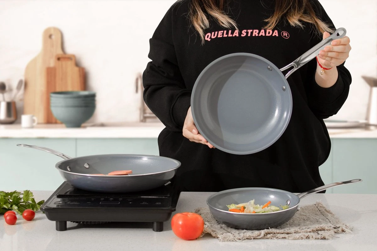 Swiss Pro+ - Koekenpannenset - 3 Delig - Keramisch - Inductie - Milieuvriendelijk - PFAS - PFOA Vrij - Sapphire Green 12 Swiss Pro+ - Koekenpannenset - 3 Delig - Keramisch - Inductie - Milieuvriendelijk - PFAS - PFOA Vrij - Sapphire Green - Image 12