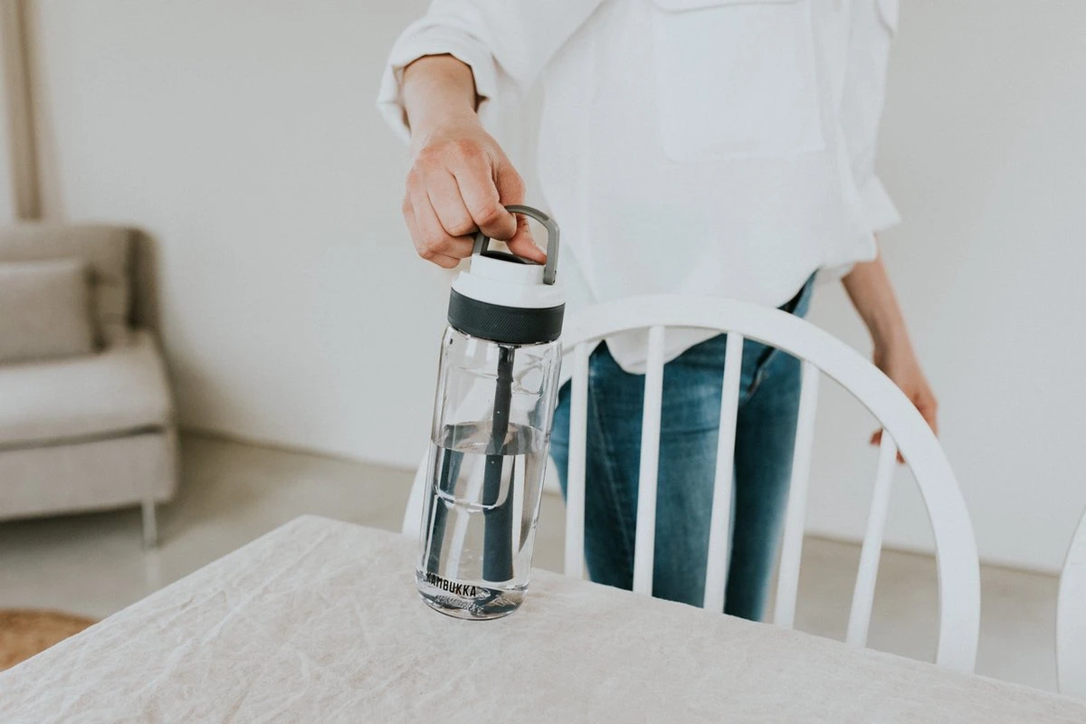 Kambukka Lagoon Drinkfles 750ml - Clear Met Geïntegreerd Rietje 3 Kambukka Lagoon Drinkfles 750ml - Clear Met Geïntegreerd Rietje - Image 3