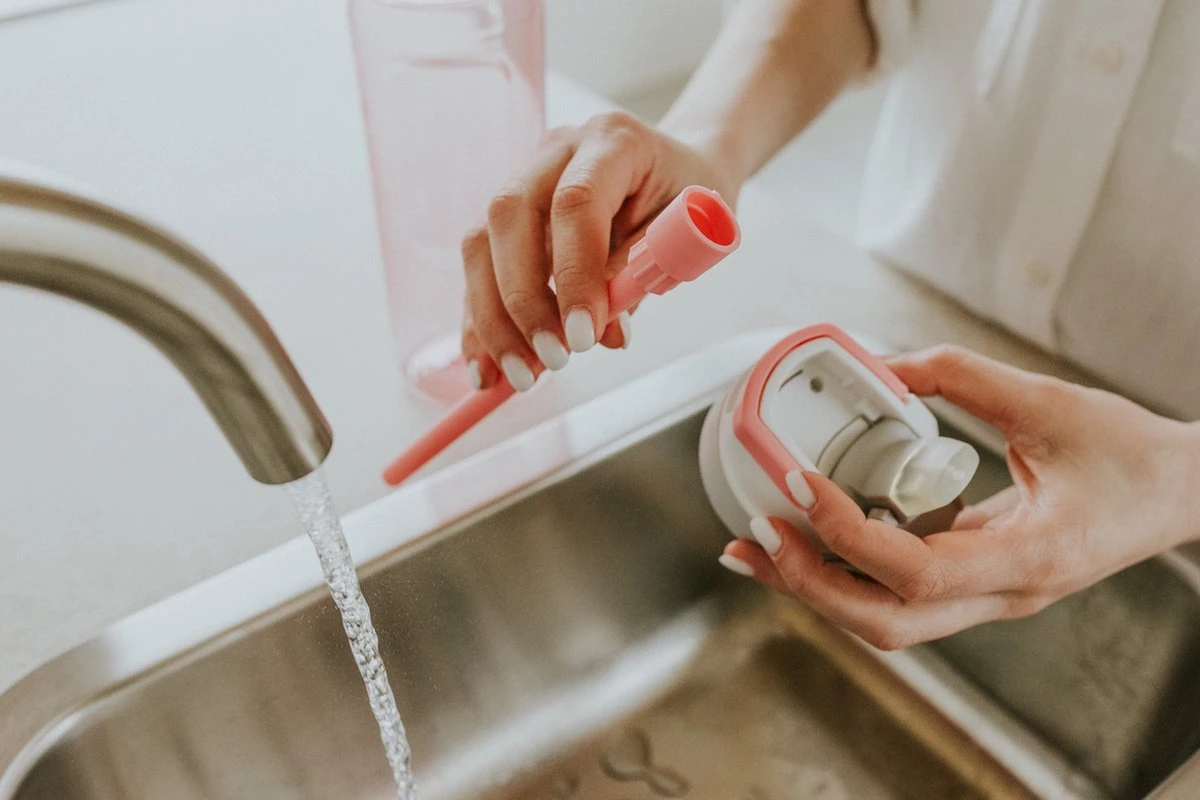 Kambukka Lagoon Drinkfles 750ml - Rose Lemonade Met Geïntegreerd Rietje 2 Kambukka Lagoon Drinkfles 750ml - Rose Lemonade Met Geïntegreerd Rietje - Image 2