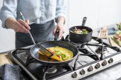 GreenPan Memphis Koekenpannenset - 3-delig - Zwart - Inductie - PFAS-vrij 32 GreenPan Memphis Koekenpannenset - 3-delig - Zwart - Inductie - PFAS-vrij -Beste Keuken Serie Winkel 1200x800 18