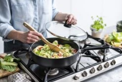 GreenPan Memphis Hapjespan 28cm - Zwart - Inductie - PFAS-vrij 33 GreenPan Memphis Hapjespan 28cm - Zwart - Inductie - PFAS-vrij -Beste Keuken Serie Winkel 1200x800 36