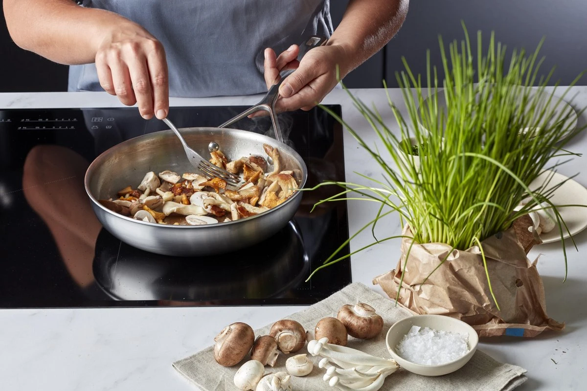 Demeyere Essential 5 RVS Koekenpan – Koekenpan Inductie - 28 Cm – PTFE-vrij 4 Demeyere Essential 5 RVS Koekenpan – Koekenpan Inductie - 28 Cm – PTFE-vrij - Image 4