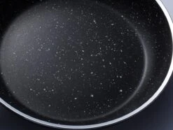 Sola Wokpan Stonehenge - Ø 28 Cm - Zwart/wit - Aluminium - Antiaanbaklaag 8 Sola Wokpan Stonehenge - Ø 28 Cm - Zwart/wit - Aluminium - Antiaanbaklaag -Beste Keuken Serie Winkel 1200x906 10