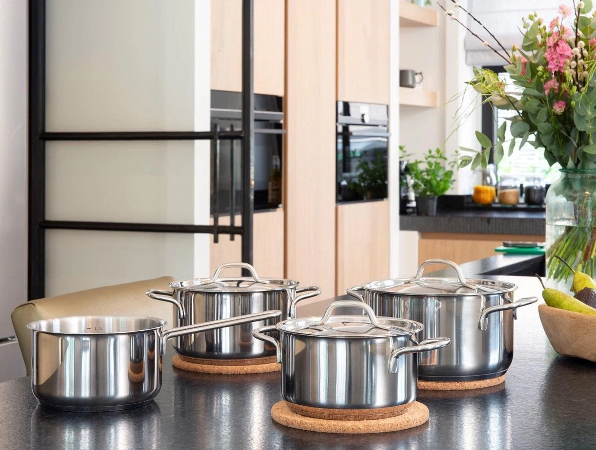 Sola Pannenset Mirage - 4 Delig - Ø 16,16,18,20 Cm - Zilver - RVS - Sandwichbodem 2 Sola Pannenset Mirage - 4 Delig - Ø 16,16,18,20 Cm - Zilver - RVS - Sandwichbodem - Image 2