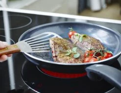 GreenPan Cambridge Koekenpan 26cm - Zwart - Inductie - PFAS-vrij 39 GreenPan Cambridge Koekenpan 26cm - Zwart - Inductie - PFAS-vrij -Beste Keuken Serie Winkel 1200x926 11