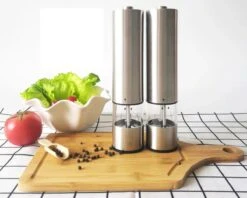 MD-Goods ® Elektrische Peper En Zoutmolen Set - Pepermolen - RVS - Cadeau - Restaurant Kwaliteit 8 MD-Goods ® Elektrische Peper En Zoutmolen Set - Pepermolen - RVS - Cadeau - Restaurant Kwaliteit -Beste Keuken Serie Winkel 1200x960 1