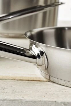 Demeyere Restoline 3 RVS Koekenpan – Koekenpan Inductie - 32 Cm – PTFE-vrij -Beste Keuken Serie Winkel 799x1200 2